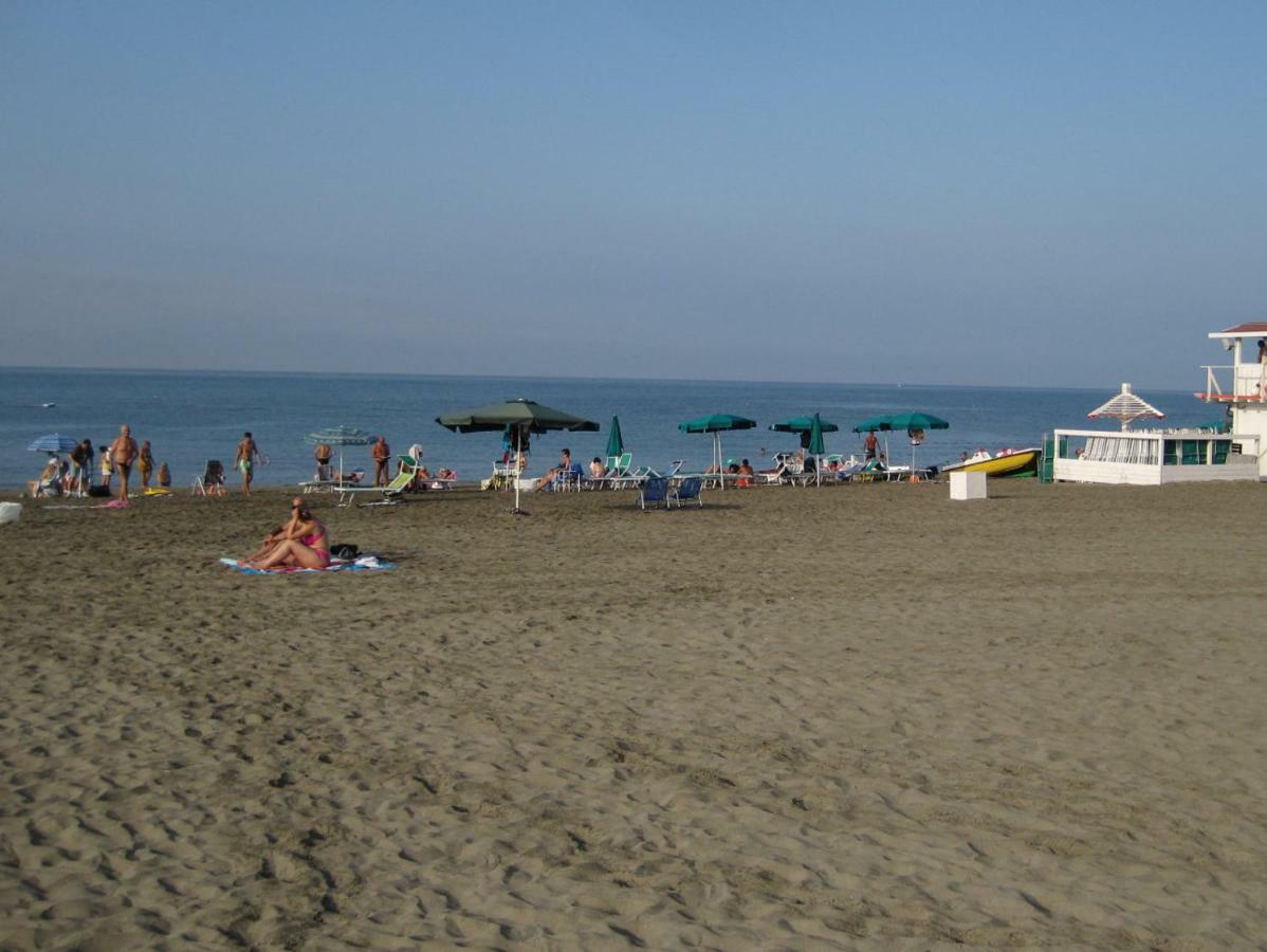 Happy House Mare Di Roma Villa Lido di Ostia Eksteriør billede